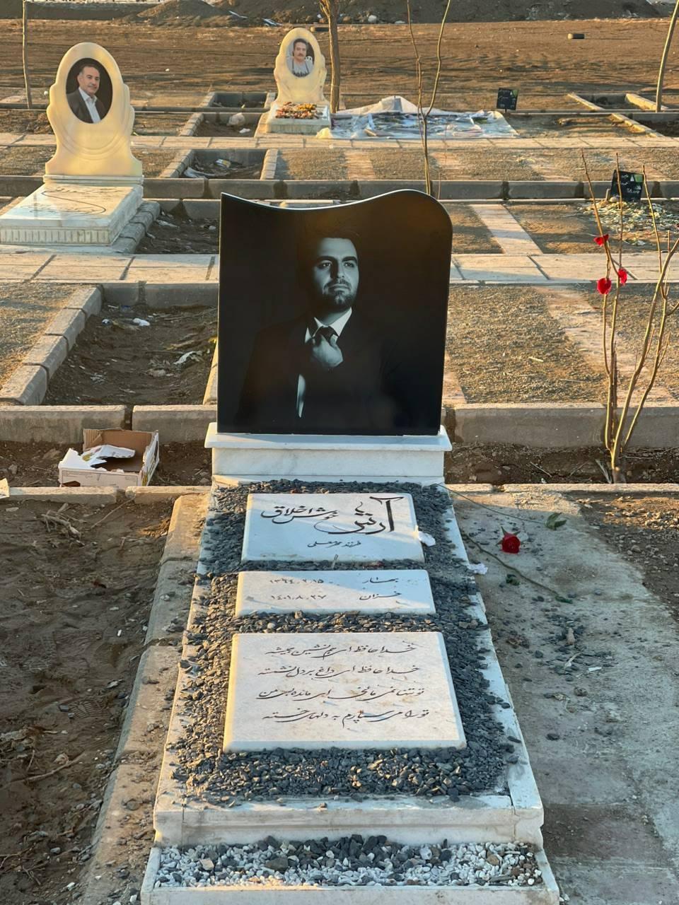 عکس سنگ قبر و سنگ مزار هما