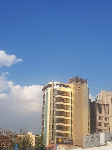 عکس ساختمان مرکزی بانک مشترک ایران و ونزوئلا