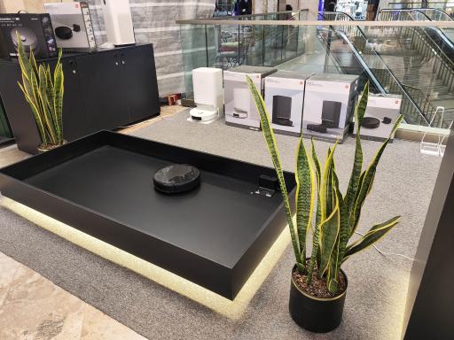 عکس فروشگاه تخصصی جاروهای رباتیک ربوجارو