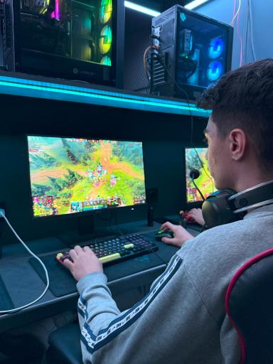 عکس کافه گیمنت نایت سیتی