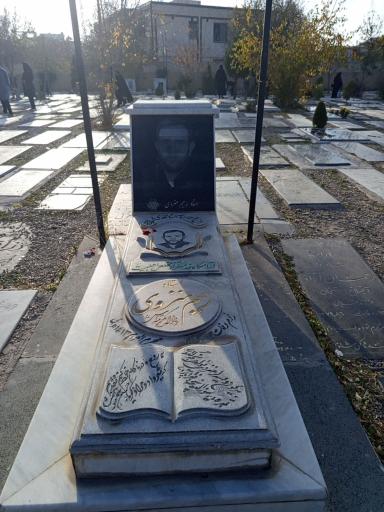 عکس مزار استاد رحیم منزوی