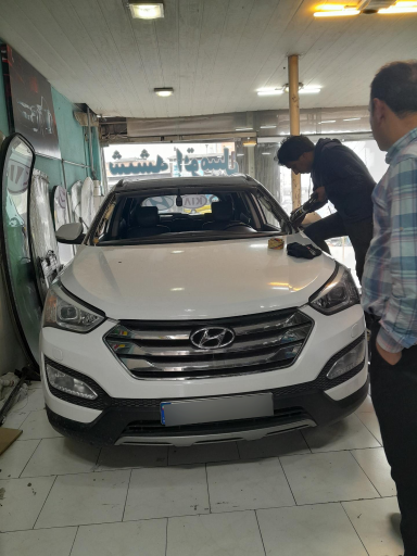 عکس شیشه اتومبیل افسانه