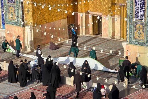 عکس صحن انقلاب (ورودی پنجراه)