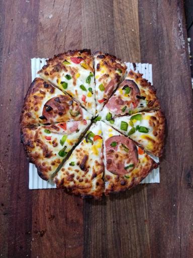 عکس پیتزا وان شاهین ویلا