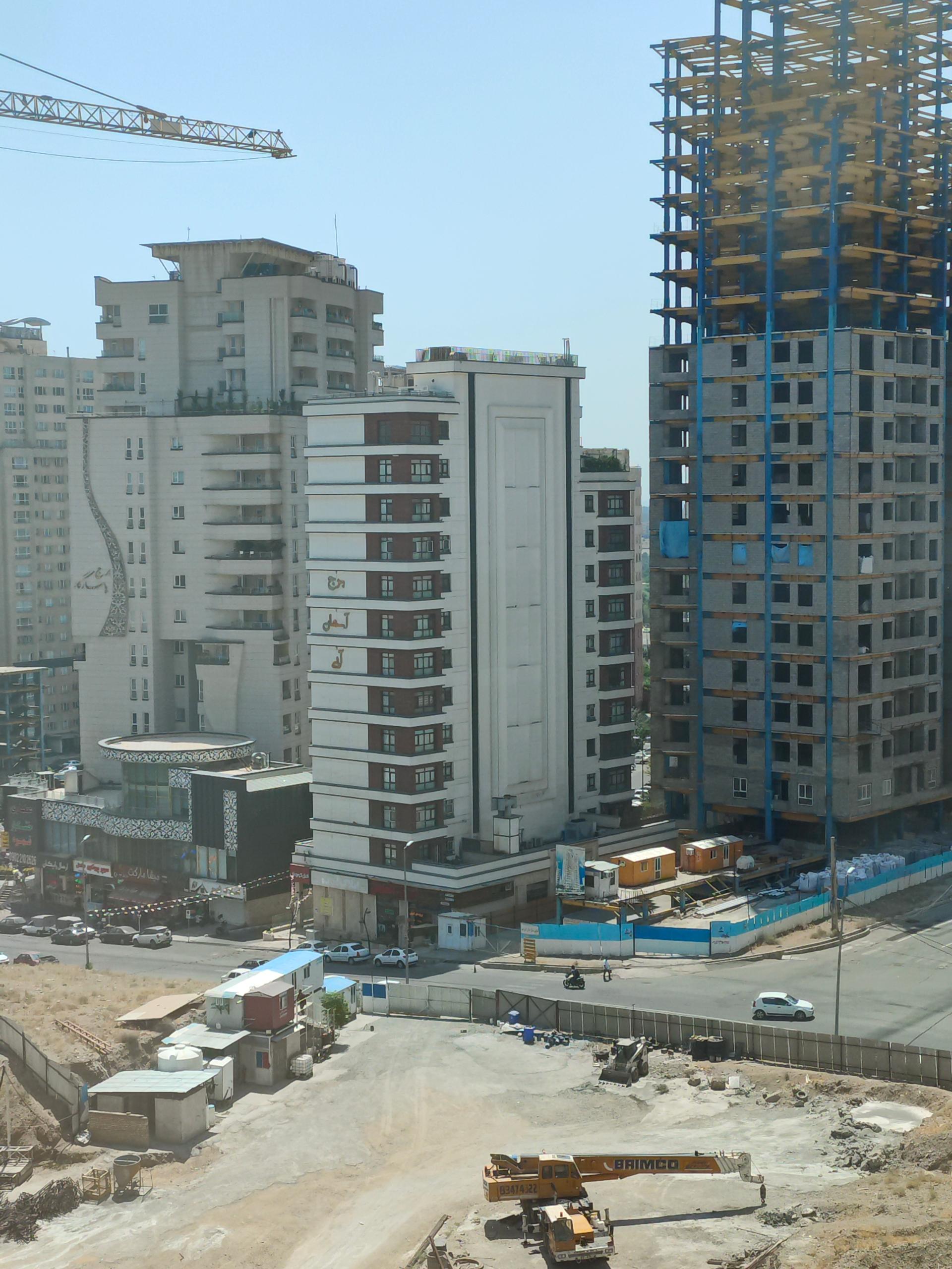 عکس برج آسمان آبی