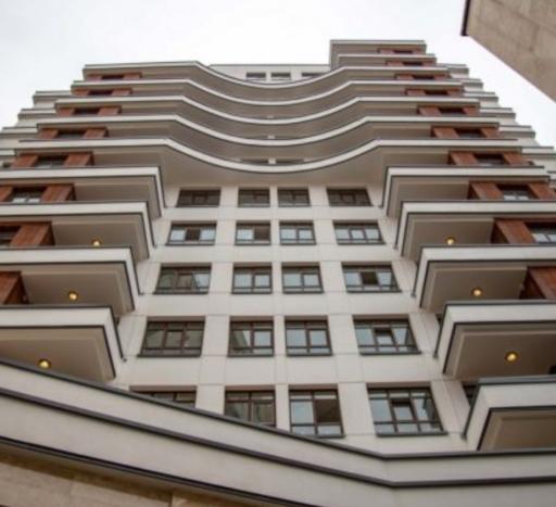 عکس برج آسمان آبی