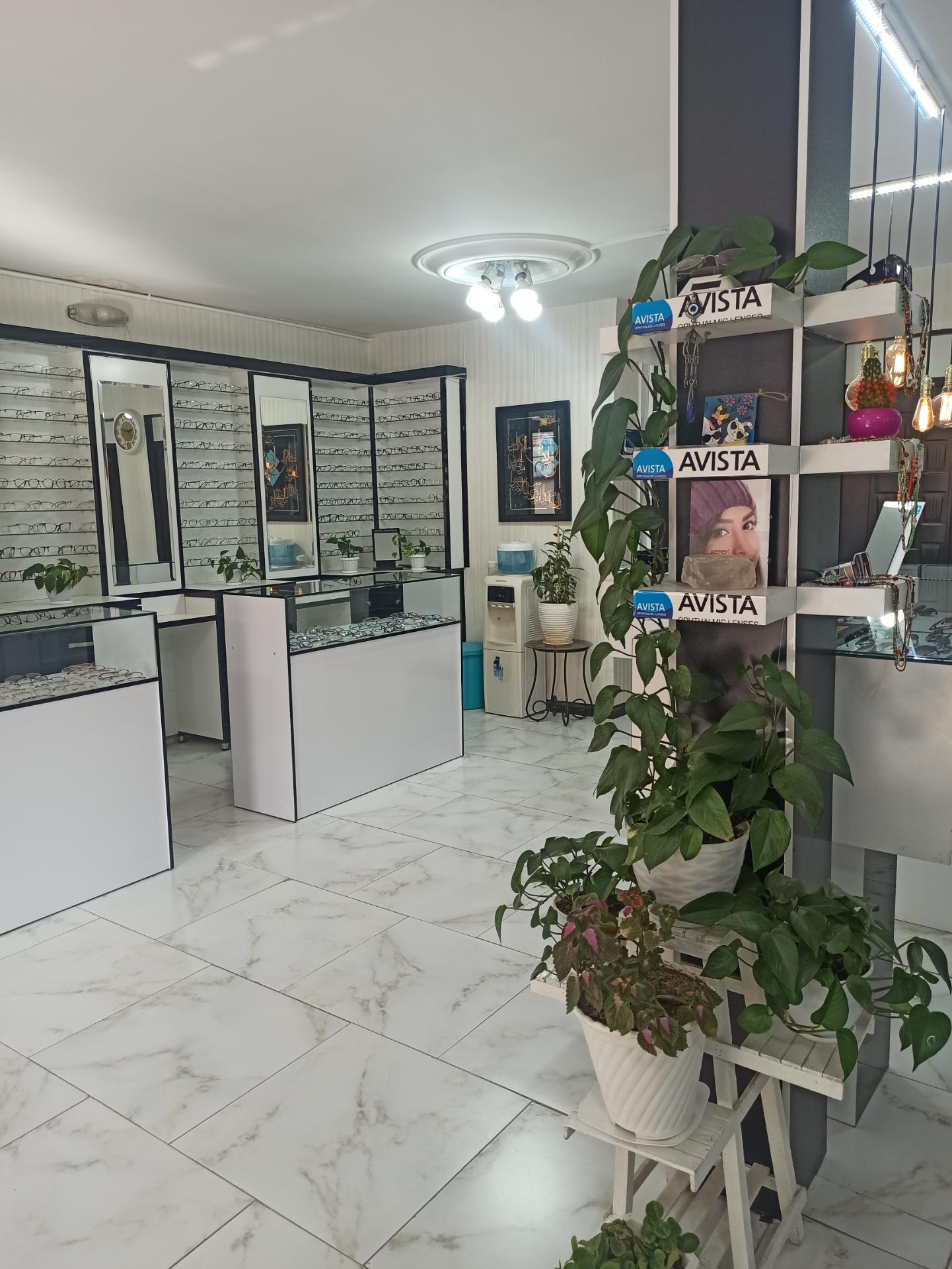 عکس بینایی سنجی و عینک سپهر