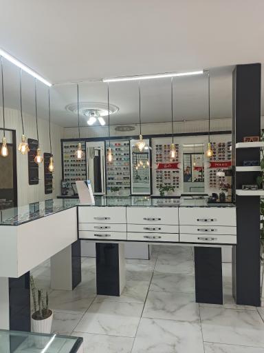 عکس بینایی سنجی و عینک سپهر