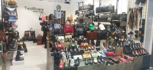عکس فروشگاه چرم توریورز روماک