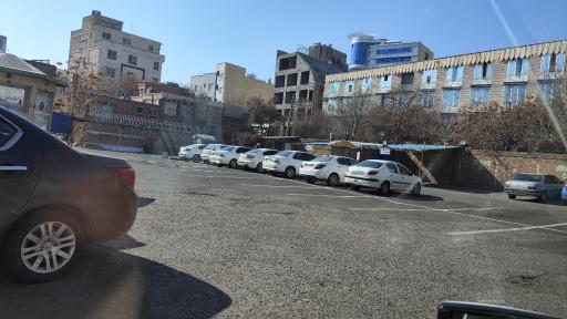 عکس پارکینگ عمومی پزشکان