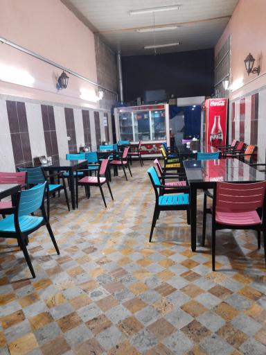 عکس صبحانه خوری و کباب سرای اشوان