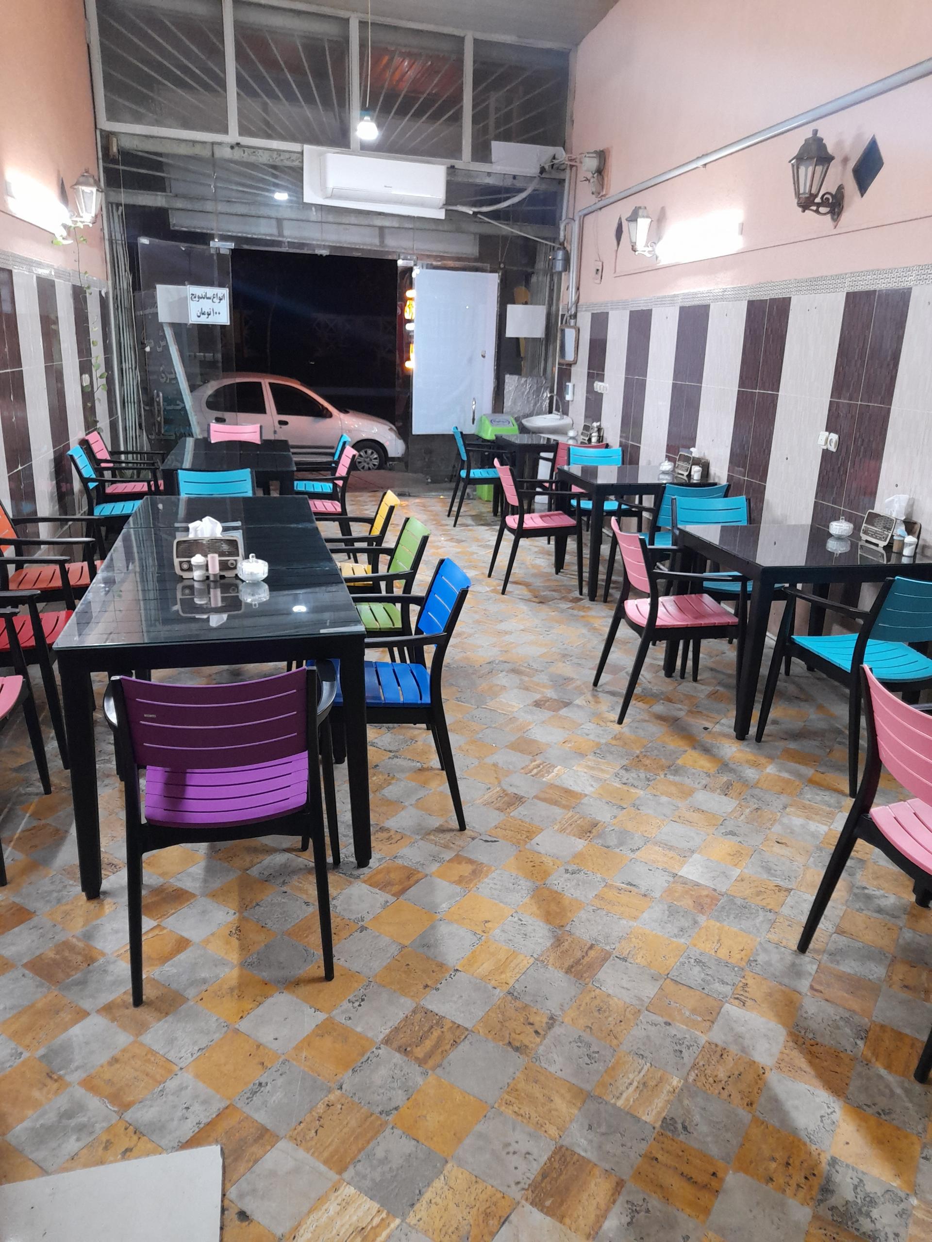 عکس صبحانه خوری و کباب سرای اشوان