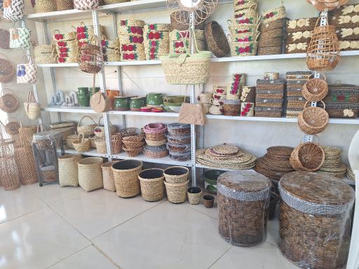 عکس فروشگاه صنایع دستی و سوغات شمال