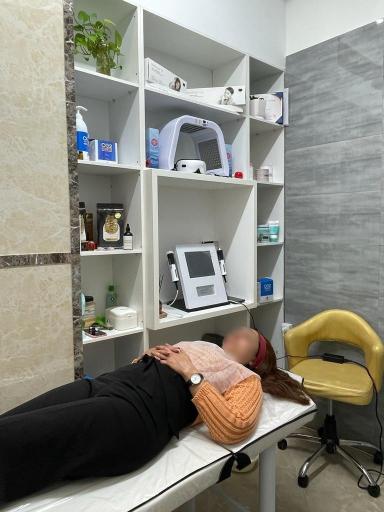 عکس آکادمی زیبایی اورانوس 