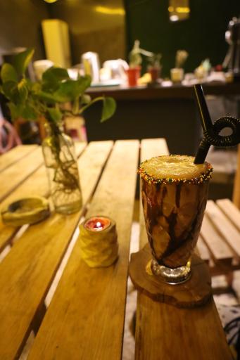 عکس کافه بیلیارد رکورد