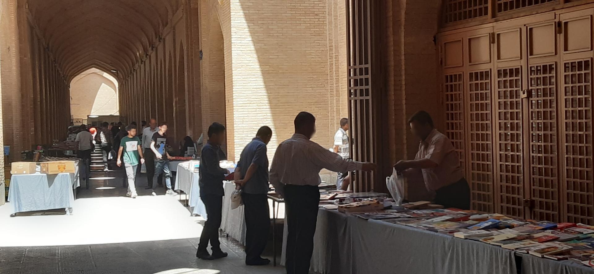 عکس جمعه بازار کتاب