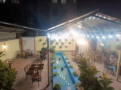 عکس کافه کتاب یک پاکت تهران