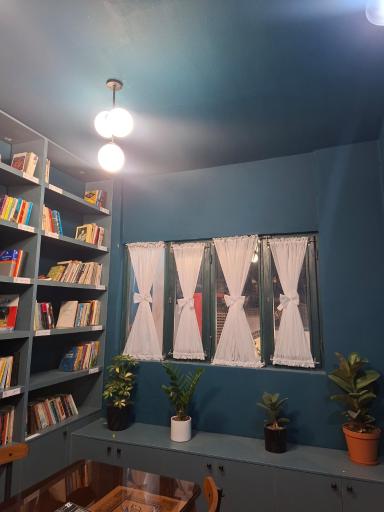 عکس کافه کتاب یک پاکت تهران