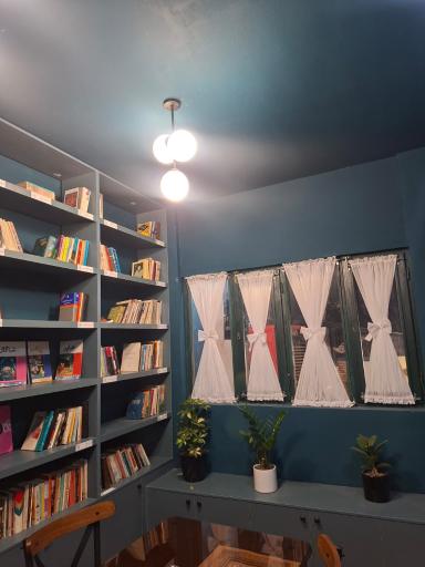 عکس کافه کتاب یک پاکت تهران