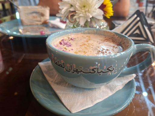 عکس کافه کتاب یک پاکت تهران