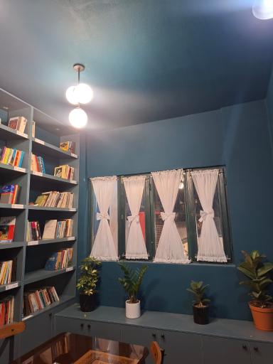 عکس کافه کتاب یک پاکت تهران