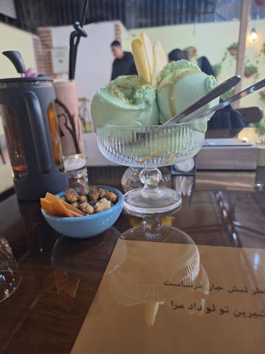 عکس کافه کتاب یک پاکت تهران