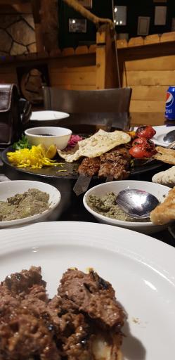 عکس رستوران شاندیز لاهیجان