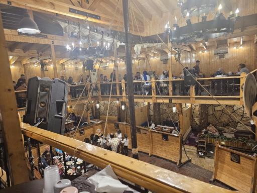 عکس رستوران شاندیز لاهیجان