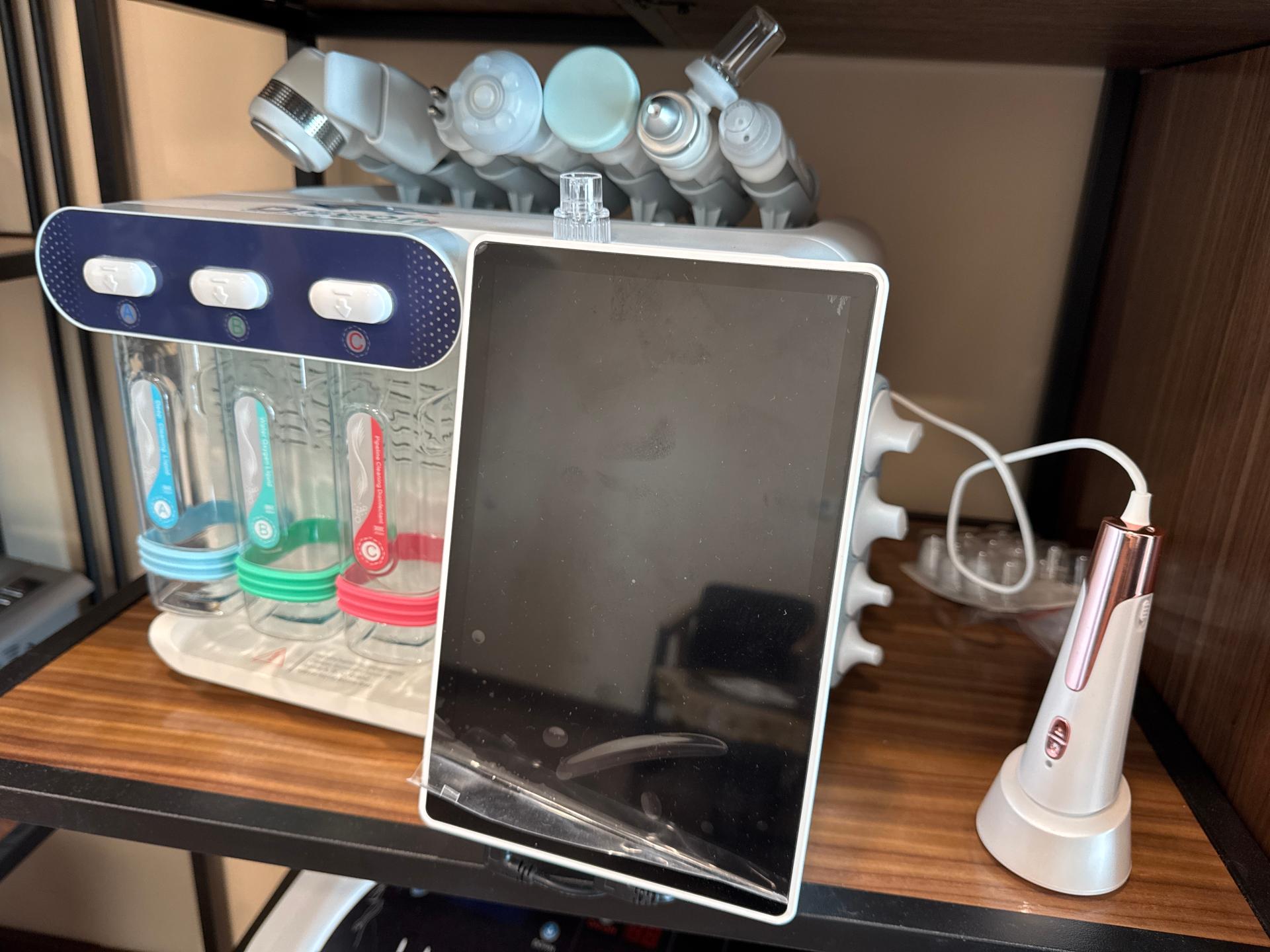 عکس شرکت مهندسی پزشکی تجهیزات زیبایی ویرا طب