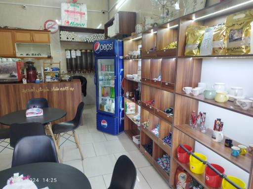 عکس کافه شاد