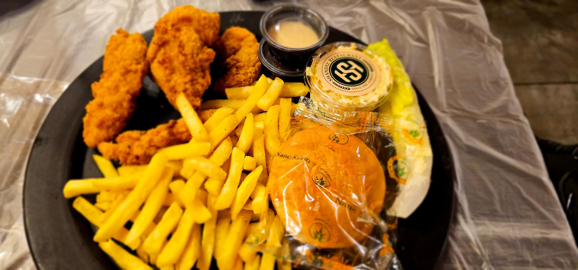 عکس رستوران شاندیز لاهیجان