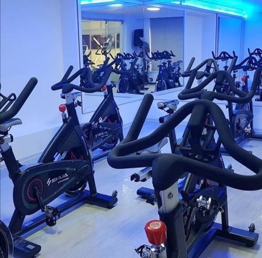 عکس باشگاه پرورش اندام بانوان فرنام