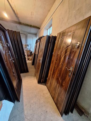 عکس درب و پنجره فروشی کاویانی