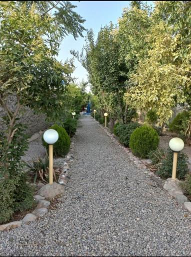 عکس سفره خانه سنتی باغ ایرونی