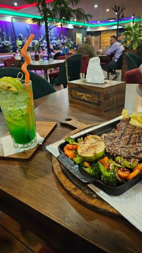 عکس رستوران و کافه آکواریومی برکه