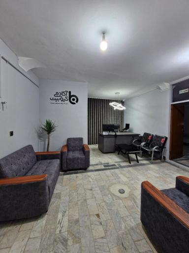 عکس آکادمی کیوبیت