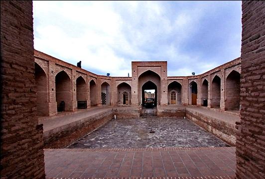 عکس کاروانسرای شاه عباسی سرایان
