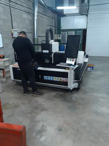 عکس برش لیزر فلزات شنکات