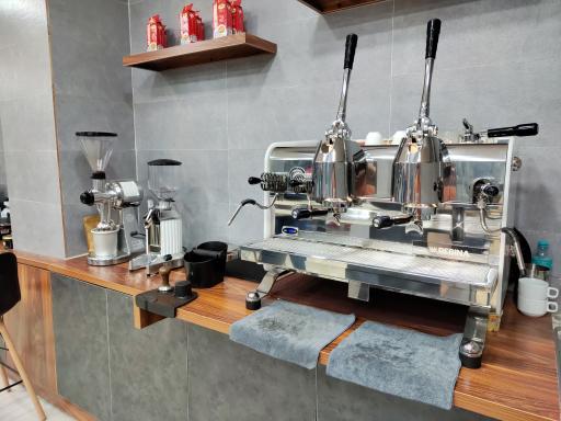 عکس کارخانه قهوه بکر قشم