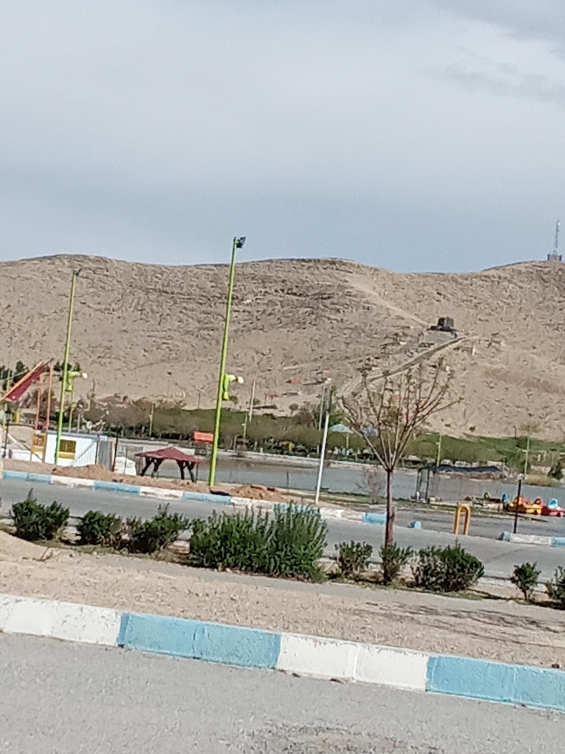 عکس قایقرانی تفریحی دریاچه پرنیان