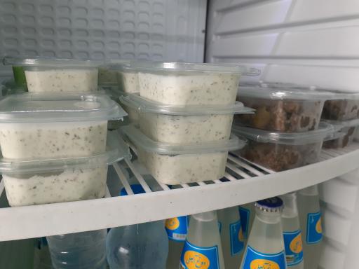 عکس آشپزخانه بانوی ایرانی
