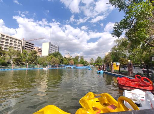 عکس دریاچه پارک شهر