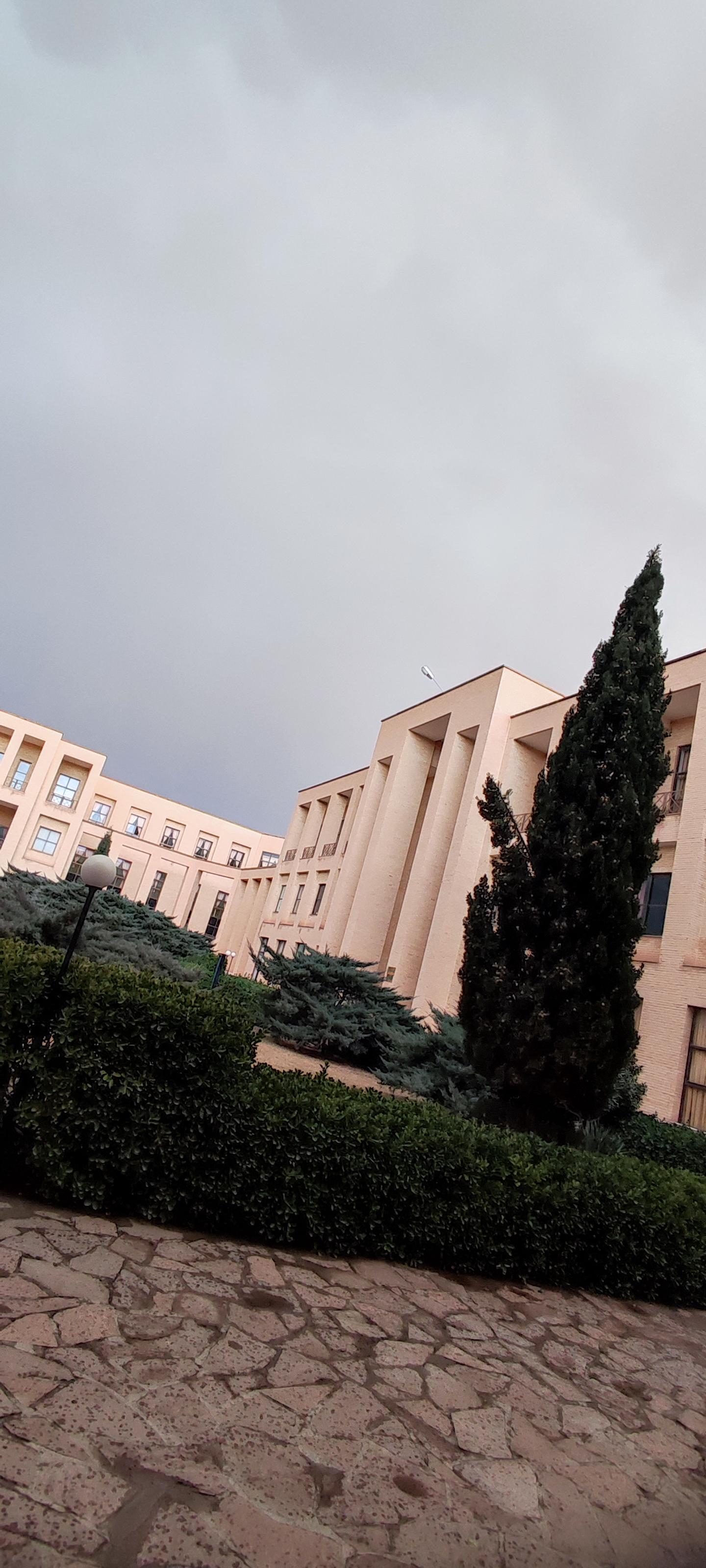 عکس دانشکده علوم انسانی