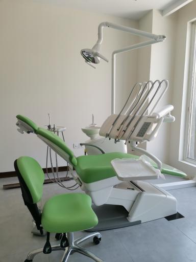 عکس دندانپزشکی دکتر بهار آخوندی 