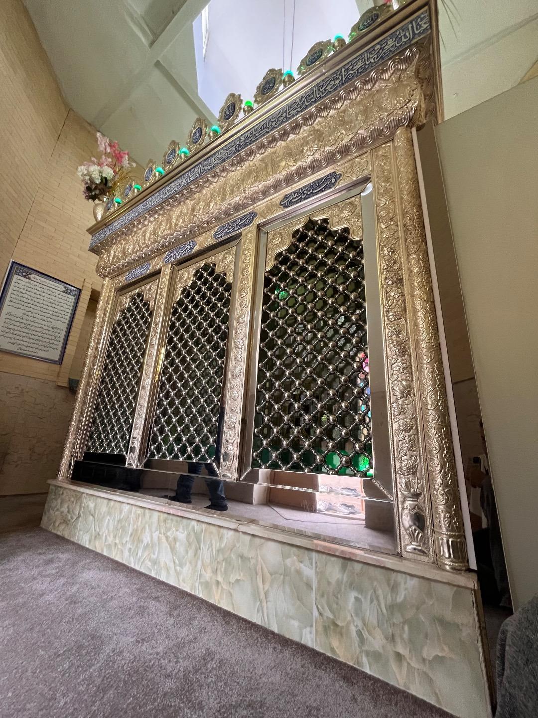 عکس زیارتگاه خانوادگی عزیز