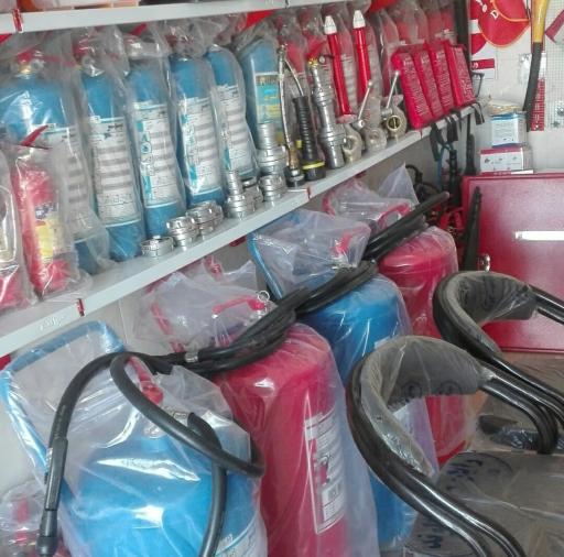 عکس شارژ و فروش کپسول آتشنشانی آذرمهاراروند