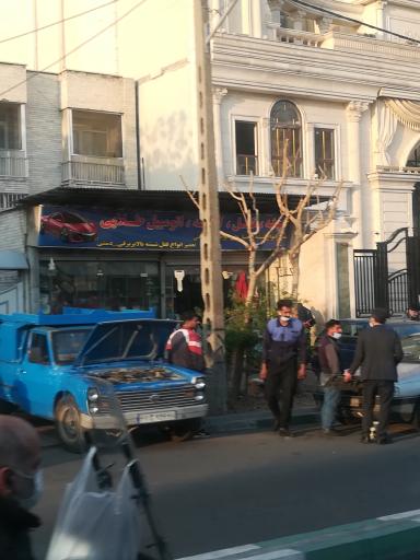 عکس شیشه اتومبیل طلایی