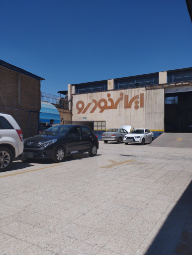 عکس نمایندگی ایران خودرو 3031 مرتضی پاکاری