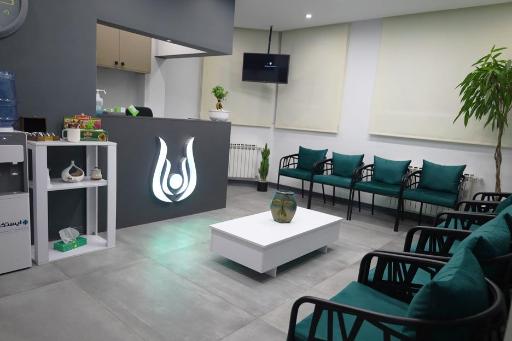 عکس دکتر مانا فرحی مهر