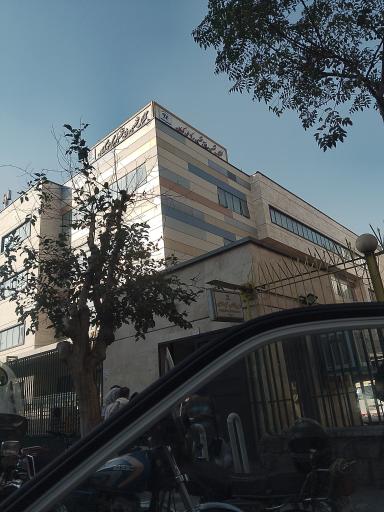 عکس ورودی مرکز طبی کودکان